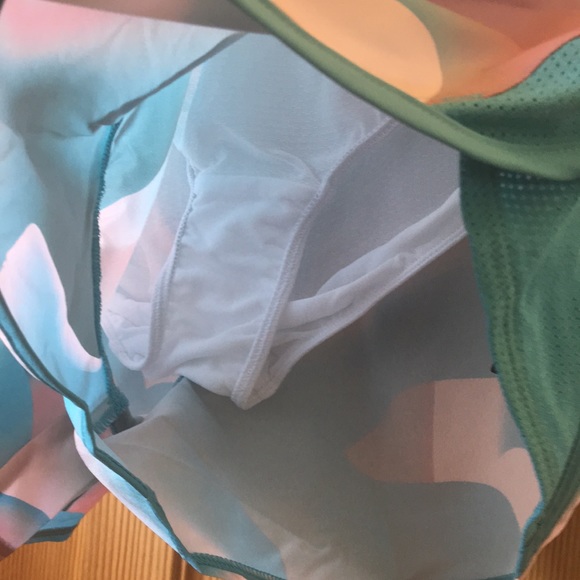 Under Armour Running/Athleisure Shorts, L, NWT! - Picture 3 of 9